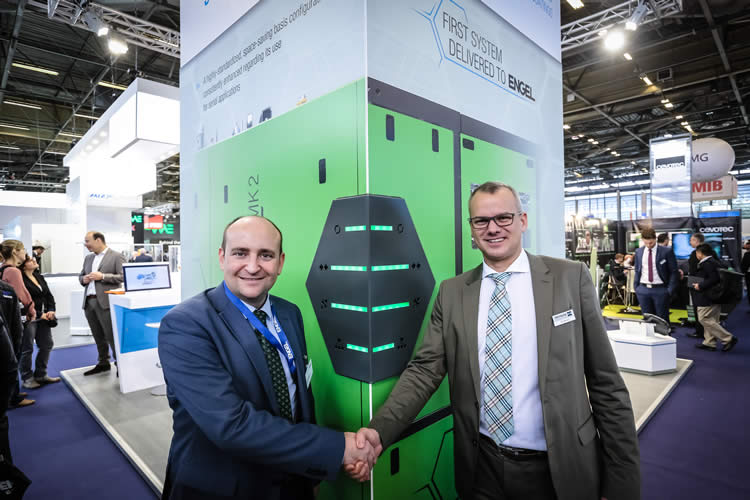 ENGEL Austria GmbH is looking forward to receive of the world's first STREAMLINE MK2 for use in the company's own lightweight construction technology centre. From left to right: Matthias Mayr (Head of ENGEL Composite Systems), Jens Winiarz (Head of Composites & Advanced Applications, Hennecke GmbH)